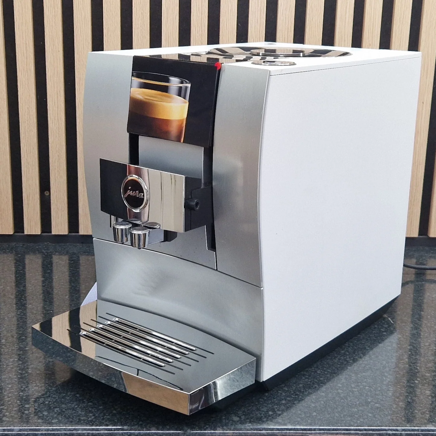 JURA Z10 Bean-to-Cup Coffee Machine – Aluminium White | Pre-Owned