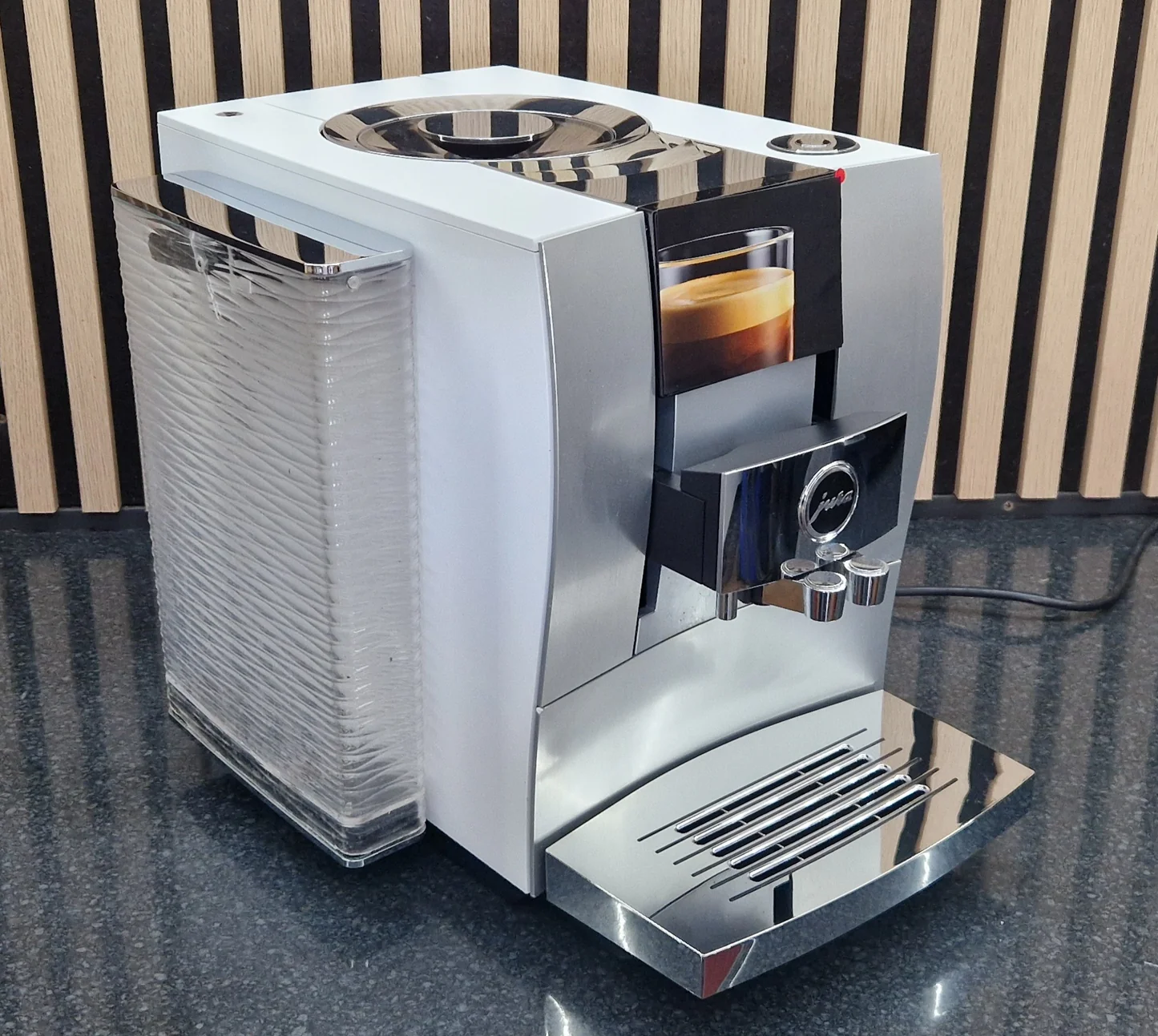 JURA Z10 Bean-to-Cup Coffee Machine – Aluminium White | Pre-Owned