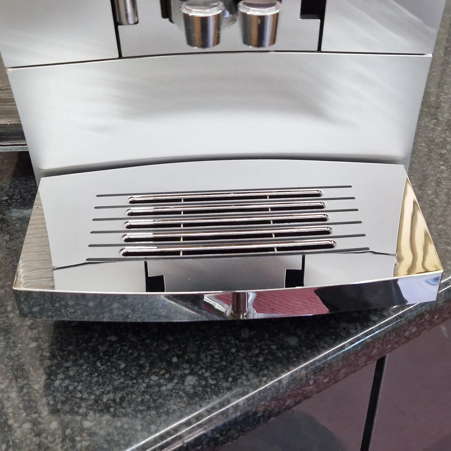 JURA Z10 Bean-to-Cup Coffee Machine – Aluminium White | Pre-Owned